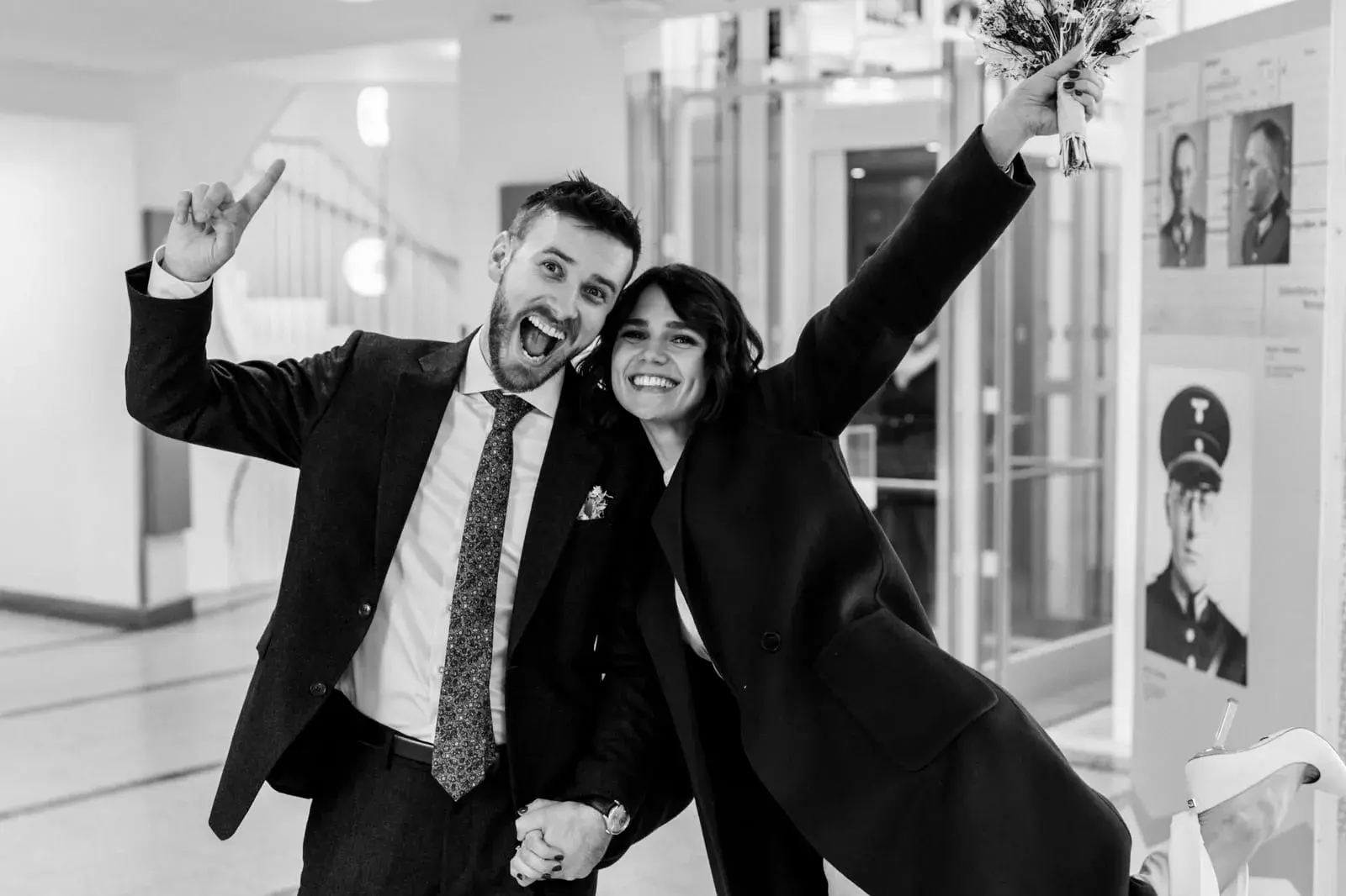Matea und Dejan, ein entspannter Moment voller Lachen beim Shooting