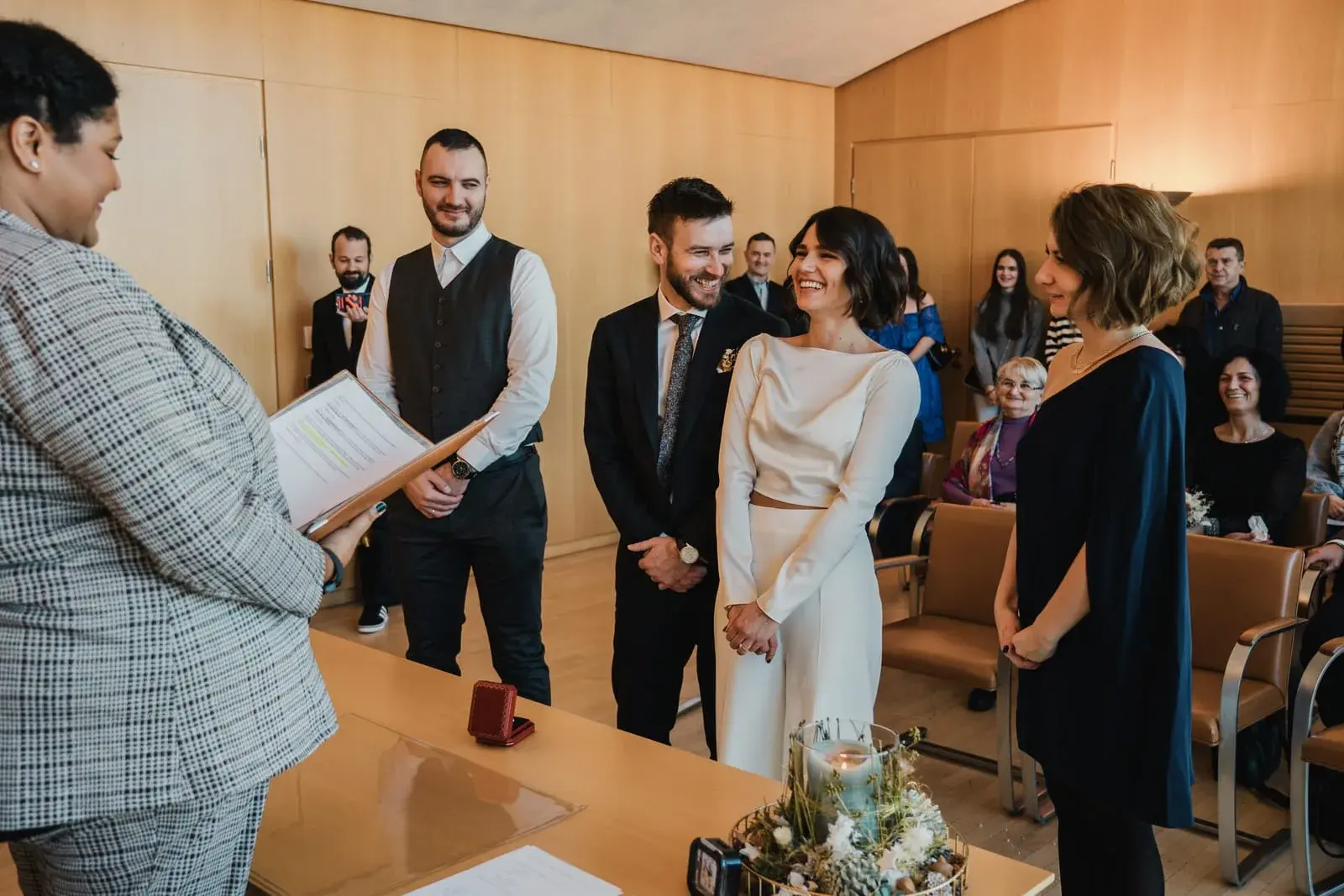 Veseli trenutak sa vjenčanja Matee i Dejana, smijeh koji se prenosi kroz kadar